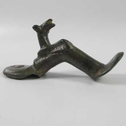 null Celtic bronze vase handle with wolf protome. L 10cm. Probably a crater handle....