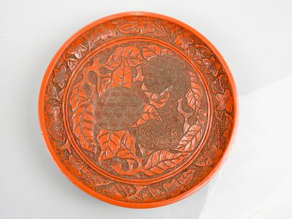 null A lacquer plate decorated with floral motifs.China.19th-20th century.as is.

D...