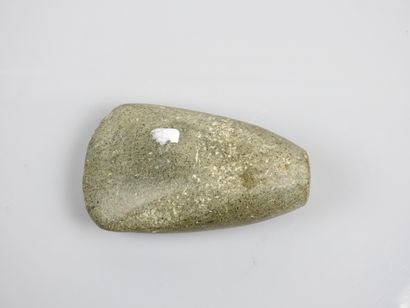 null Hache polie.Diorite.

Néolithique.L:8,5cm.