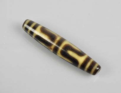 null Large Dzi bead with motifs

Tibetan agate with magical properties.

L :76mm...