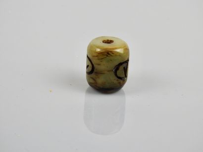 null Tête de sage Lohan.Jade néphtite.Perle amulette.XIX-XXès.H :2,5cm.