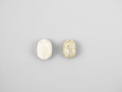 null Two scarabs decorated with steatite.New Kingdom or later. 

L :1,5 to 2cm