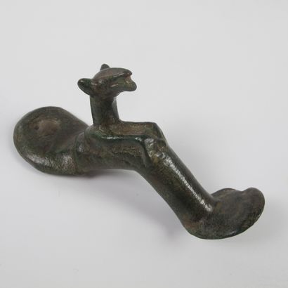 null Celtic bronze vase handle with wolf protome. L 10cm. Probably a crater handle....