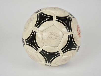 null Football. France USSR. Match of October 11, 1986. Ball. Official Tango Mundial...