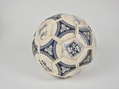 null Football. Ballon. PSG. Ballon synthetic Etrusco. Primo. Official Ball supplier...