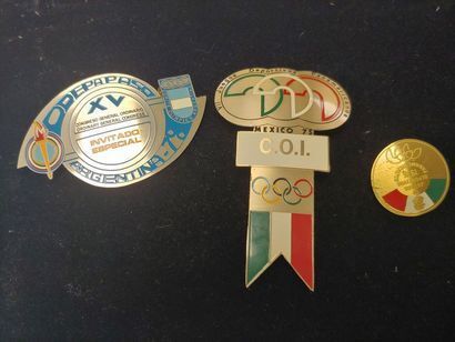 null Olympic Games.America: set of 3 pieces: a) two badges on the Panamerican games...