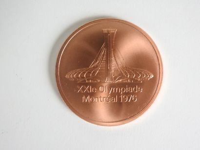 null Jeux Olympiques. MONTREAL

Médaille commémorative en bronze. Avers: vue du stade...