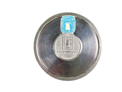 null Jeux Olympiques. Gobelet en métal argenté, Munchen 1972 avec logo officiel,...