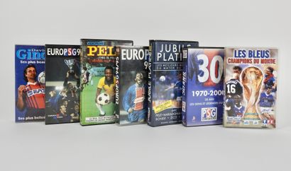 null Football. VHS. PSG. Pelé. Platini. Ensemble de 7 cassettes : a) trois sur le...