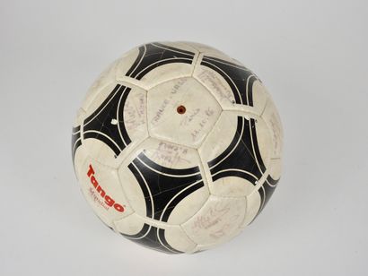 null Football. France USSR. Match of October 11, 1986. Ball. Official Tango Mundial...