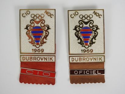 null Jeux Olympiques. CIO NOC Dubrovnik 1969 écusson émaillé rouge et bleu avec broches...