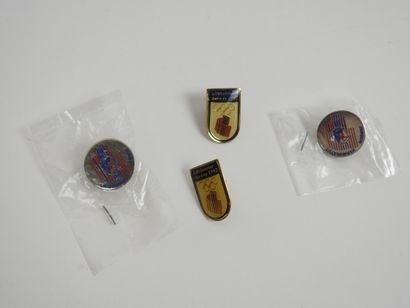 null Jeux Olympiques.1992 Lillehammer 4 pièces: deux pin's ronds en métal argenté...