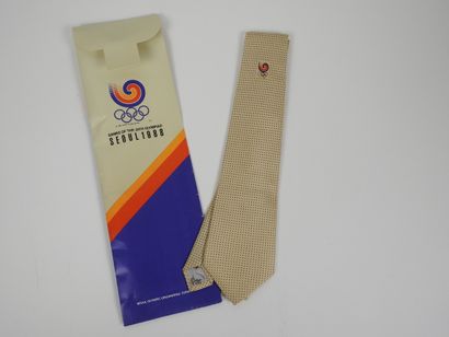 null Jeux Olympiques. Cravate officielle mention Seoul 1988, Dans pochette officielle

68...