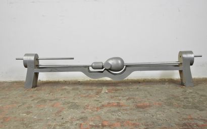 null Nissim MERKADO (né en 1935)

PONT SUR AUTOROUTE OU SUR LA SEINE, vers 1970

(PROJET)

Aluminium.

23...