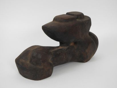 null Nissim MERKADO (born 1935)

UNTITLED, circa 1964-1968 Carved wood.

17 x 33...