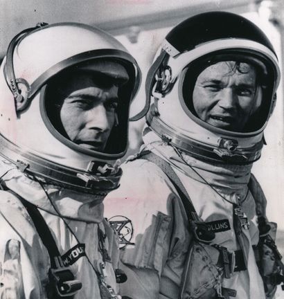 null Nasa. Beau portrait des astronautes vétérans John W. YOUNG (à gauche) et Michael...