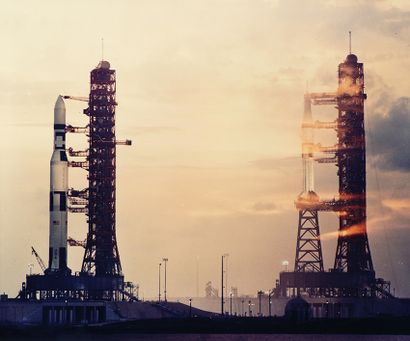 null NASA. Double voluntary photographic exhibition with on the left the Saturn V...