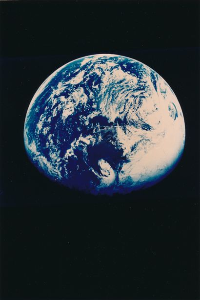 null Nasa. Mission Apollo 11. Extraordinaire vue de la planète Bleue par les membres...