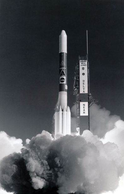 null Nasa. Décollage le 17 février 1996 de la fusée Delta pour son rendez-vous avec...