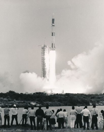 null Nasa. Belle vue du décollage de la fusée Saturne V modifiée, emportant le 14...