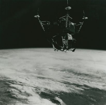 null NASA. Mission Apollo 9. Belle vue du module lunaire dans sa configuration d'alunissage...