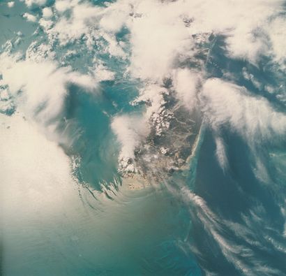 null Nasa. Gemini-4 mission. Sky view of the Earth from Space. Here a superb view...