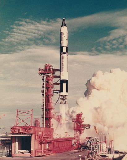  NASA. Décollage le 15 décembre 1965 de la fusée Gémini CT-6 avec à son bord les...