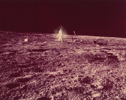 null Nasa. Mission Apollo 12. L'astronaute Alan Bean au cour de son exploration de...