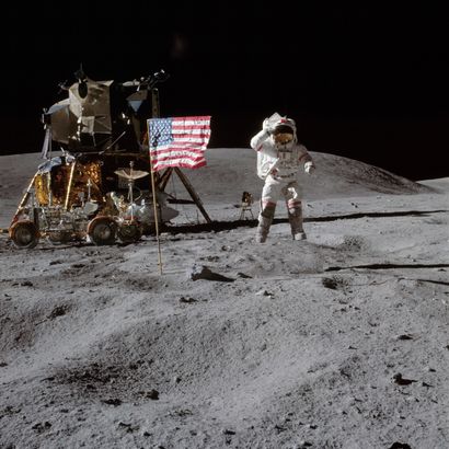 null Nasa. GRAND FORMAT. Apollo 16. L'astronaute John W. Young, commandant de la...