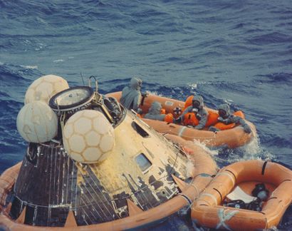 null NASA. Mission Apollo 11. Le 24 juillet 1969 au milieu de l'Océan Pacifique,...