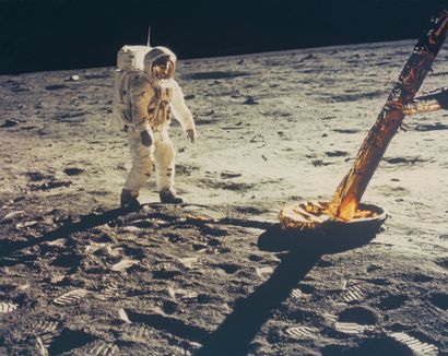 null NASA. Mission Apollo 11. Photographie historique présentant l'astronaute Edwin...