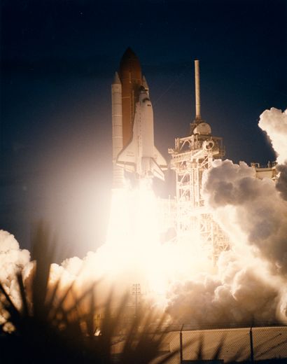null NASA. Night launch of the space shuttle ENDEAVOUR (Mission STS-77) from launch...