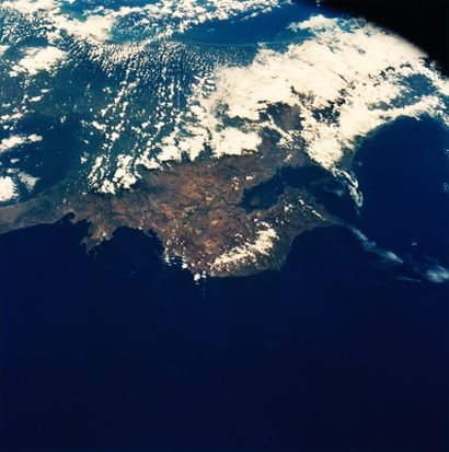 null NASA. View of the Earth from the space shuttle Discovery (Mission STS-60). Costa...