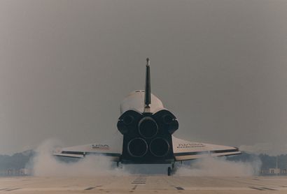 null Nasa. a perfect rear view of the space shuttle Endeavour (Mission STS-77) during...