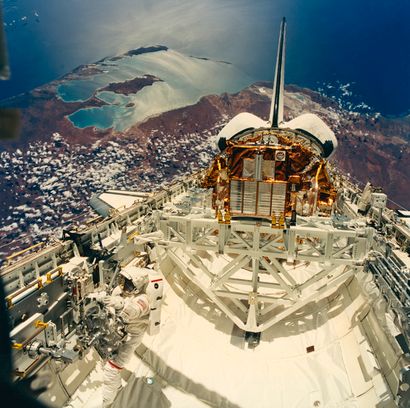 null NASA. Extraordinaire construction photographique montrant l'astronaute Leroy...