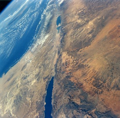 null Nasa. Vue de la Terre et du territoire d'Israël ainsi que de la Mer Morte formée...