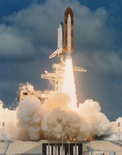 null Nasa. Perfect liftoff of the space shuttle ATLANTIS (Mission STS-46) on July...