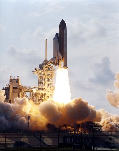 null Nasa. Liftoff of Space Shuttle Endeavour (Mission STS 111) en route to the International...