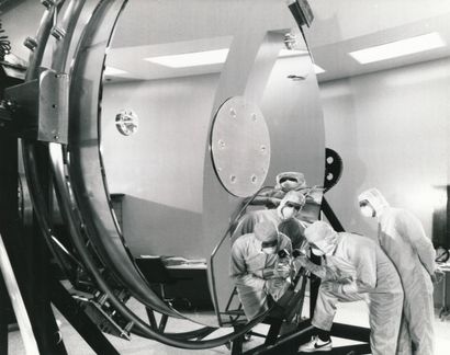 Nasa. Télescope HUBBLE. Le miroir du télescopé...