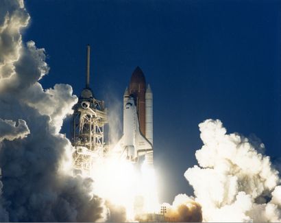 null Remarkable panorama of the Space Shuttle Discovery (Mission STS-60) liftoff...