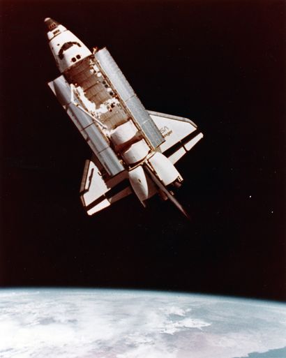 null Nasa. La navette spatiale CHALLENGER (Mission STS 41B). Vue de la navette spatiale...