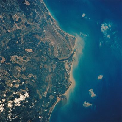 null Nasa. View of the Brazilian coast from the space shuttle Endeavou (Mission STS-054)...