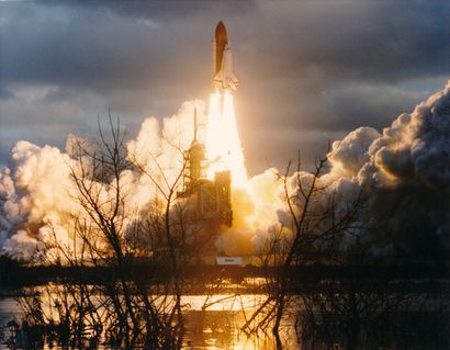 null Nasa. Beau panoramique du lancement de la navette spatiale Atlantis (Mission...