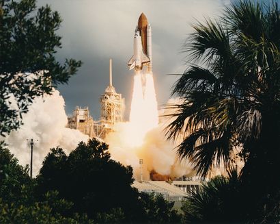 null NASA. Launch of the space shuttle ENDEAVOUR (Mission STS-49) on May 7, 1992...
