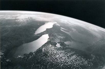 null Nasa. Vue du globe Terrestre depuis la navette spatiale américaine. Circa 1990.Tirage...