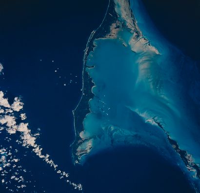 null NASA. Superbe vue et tableau photographique depuis l'Espace des îles BAHAMAS...