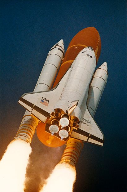 null Nasa. Excellent view of the space shuttle ATLANTIS (Mission STS-45) at liftoff....