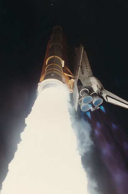 null NASA. An extraordinary night shot of the space shuttle Atlantis (Mission STS-44)...