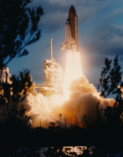 null NASA. Liftoff of the space shuttle ATLANTIS (Mission STS-74) on November 12,...