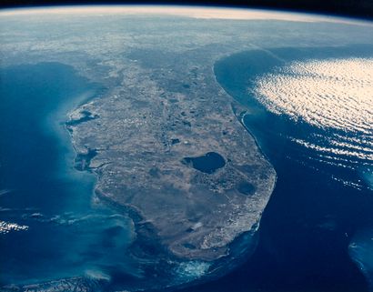 null Nasa. L'Etat de Floride depuis l'Espace et la navette spatiale DISCOVERY (Mission...